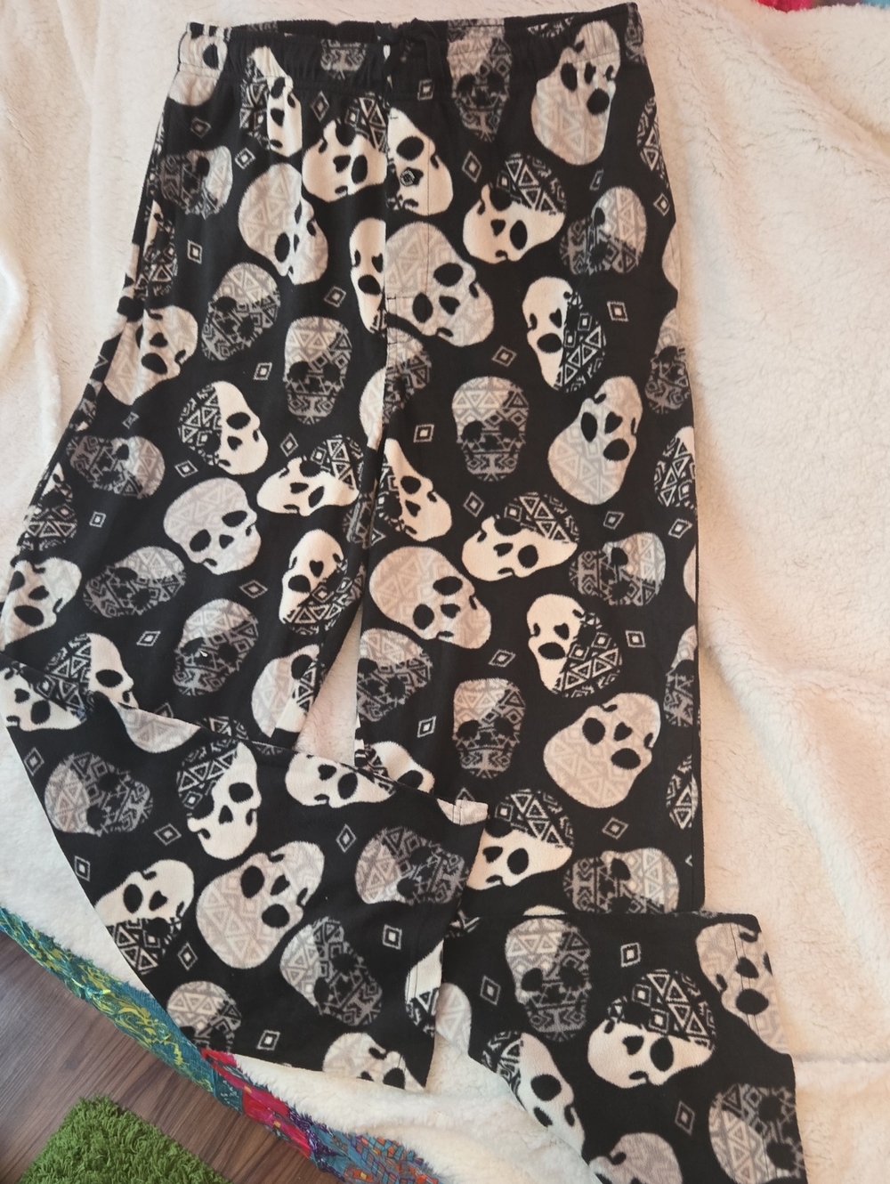 Men's Black and White Skull Print Lounge Pants